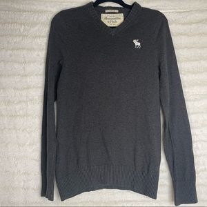 ✨ Abercrombie & Fitch Muscle Shirt Medium Long Sleeve Gray Shirt V-Neck EUC